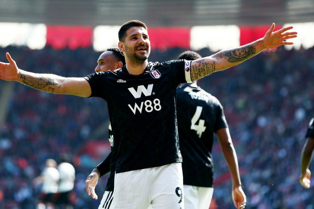 DA LI SU MITROVIĆU ODBROJANI DANI U FULAMU? Trener londonskog tima govorio o prodaji srpskog fudbalera!