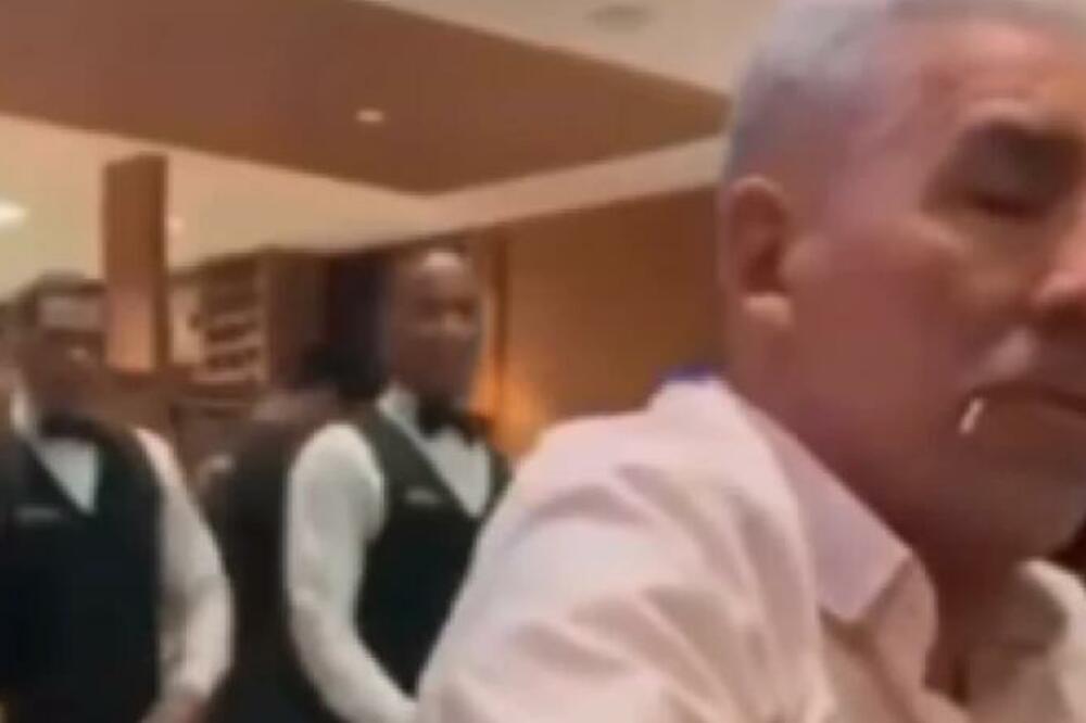 ČOVEK SE UHVATIO ZA SRCE KADA JE VIDEO ŠTA MU JE KONOBAR STAVIO NA STO: Iste SEKUNDE je SKOČIO, a onda shvatio...