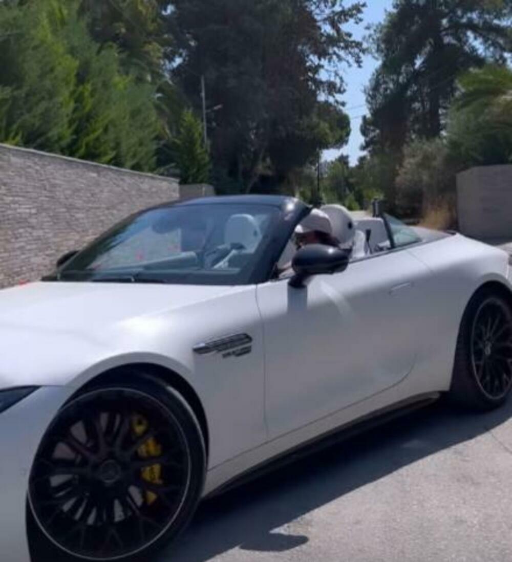 Starleta je nedavno spakovala kofere i otišla sa mezimicom na odmor i to u velikom stilu.