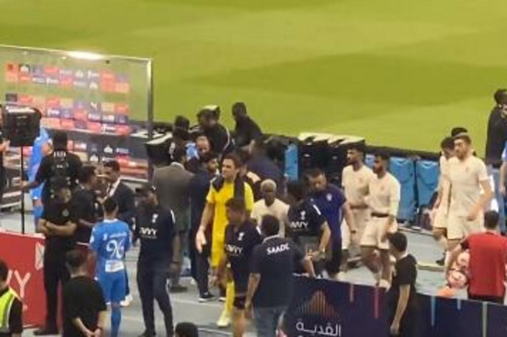 HAOS U SAUDIJSKOJ ARABIJI: Skandalozan napad na Vladimira Stojkovića! (VIDEO)