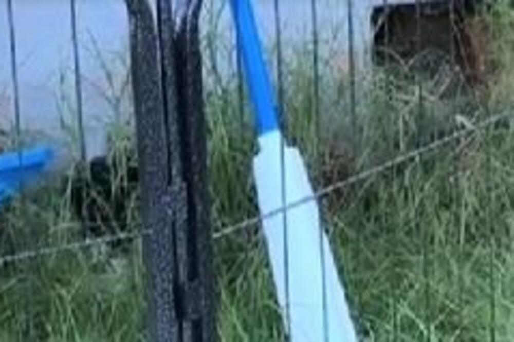 MESECIMA JE SLUŠALA ČUDNE ZVUKOVE, A ONDA JE VIDELA RUPU ISPOD KUĆE: Samo je krenula da izlazi PRLJAVA RUKA...