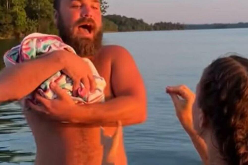 ŽENA MU IŠLA NA ŽIVCE, PA JE "BEBU" ZAFRLJAČIO U VODU: Bizarna scena JEŽI KOŽU! Potez majke je TEK POSEBNA PRIČA