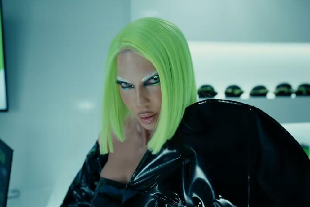 TURBOFOLK KAO POEZIJA: Hrvatica izrecitovala PROVOKATIVNE Karleušine stihove, REAKCIJE EKSPLODIRALE