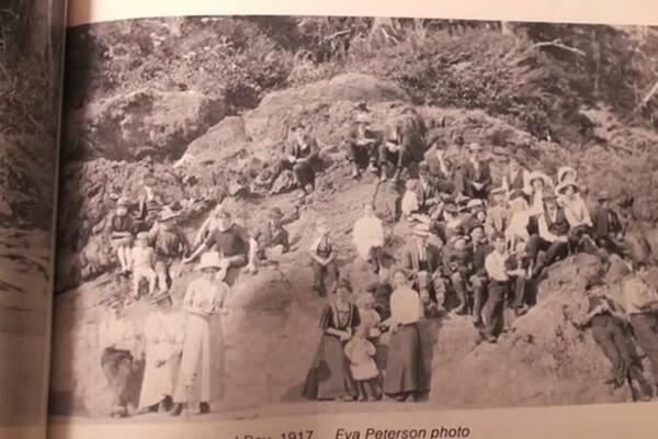 OVA FOTOGRAFIJA STARA 106 GODINA ZBUNILA JE CELU ZEMALJSKU KUGLU: Primećujete li nešto NEOBIČNO na njoj? (VIDEO)