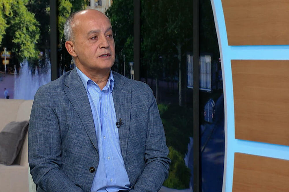 "KO BI MENI PODMETNUO, PRITOM..." Seničić sa terase video da gore vozila