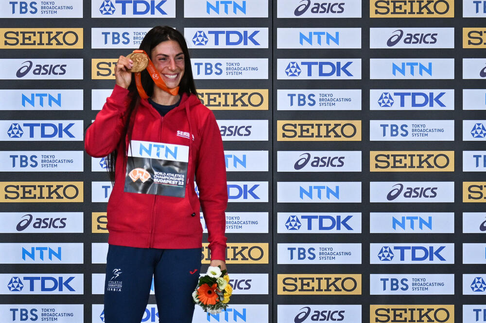 PONOSNO POZIRALA SA MEDALJOM: Ivana Vuleta napisala MOĆNU poruku na svom Instagramu! (FOTO)