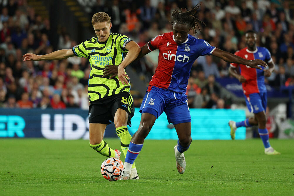 PENAL ODLUČIO SUSRET: Arsenal IZGRŽAO sa igračem manje, morao grčevito da se brani! (FOTO)