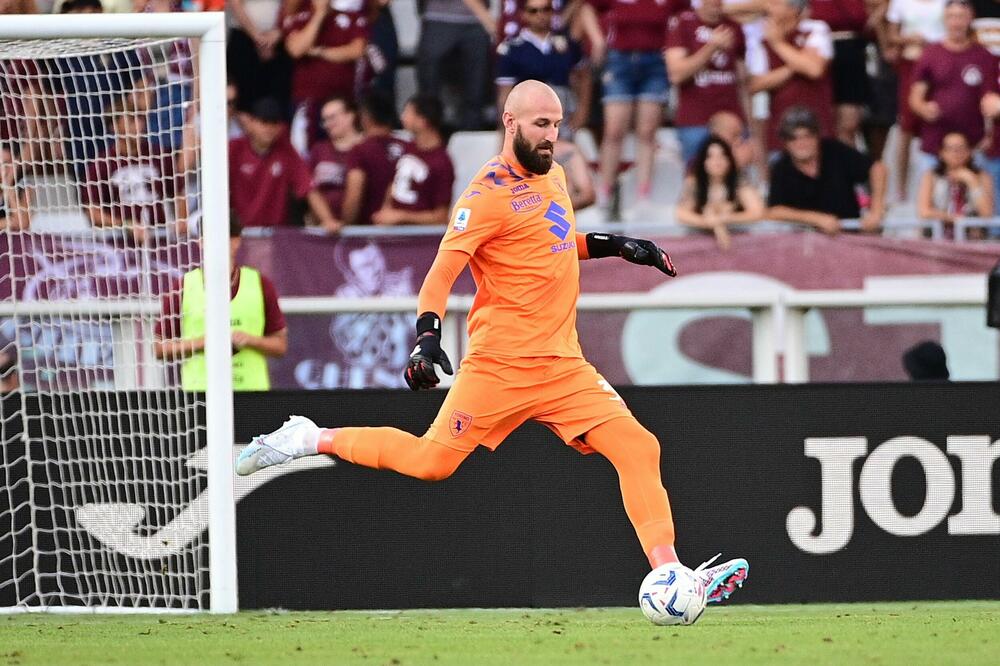 MILAN SIGRUNO POČEO SEZONU: Srpski golmani briljantno čuvali mreže u duelu Torina i Kaljarija! (FOTO)