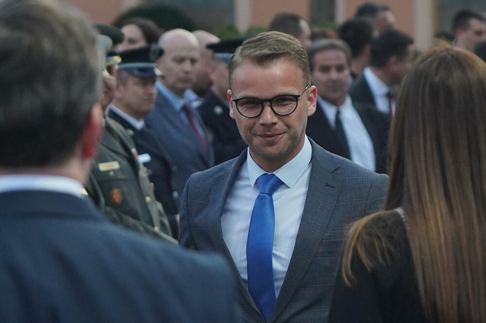 DRAŠKO STANIVUKOVIĆ POKAZAO NOVU DEVOJKU, ŽIVA VATRA: Prelepa je i veoma ZGODNA, tera Tanji Savić INAT? (FOTO)