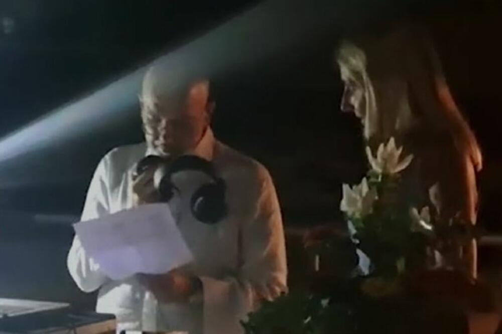 MILIONER UZEO MIKROFON I JEDNIM POTEZOM SVE ŠOKIRAO: Kristina ostala NEMA, mogla je samo da ga SLUŠA...(VIDEO)