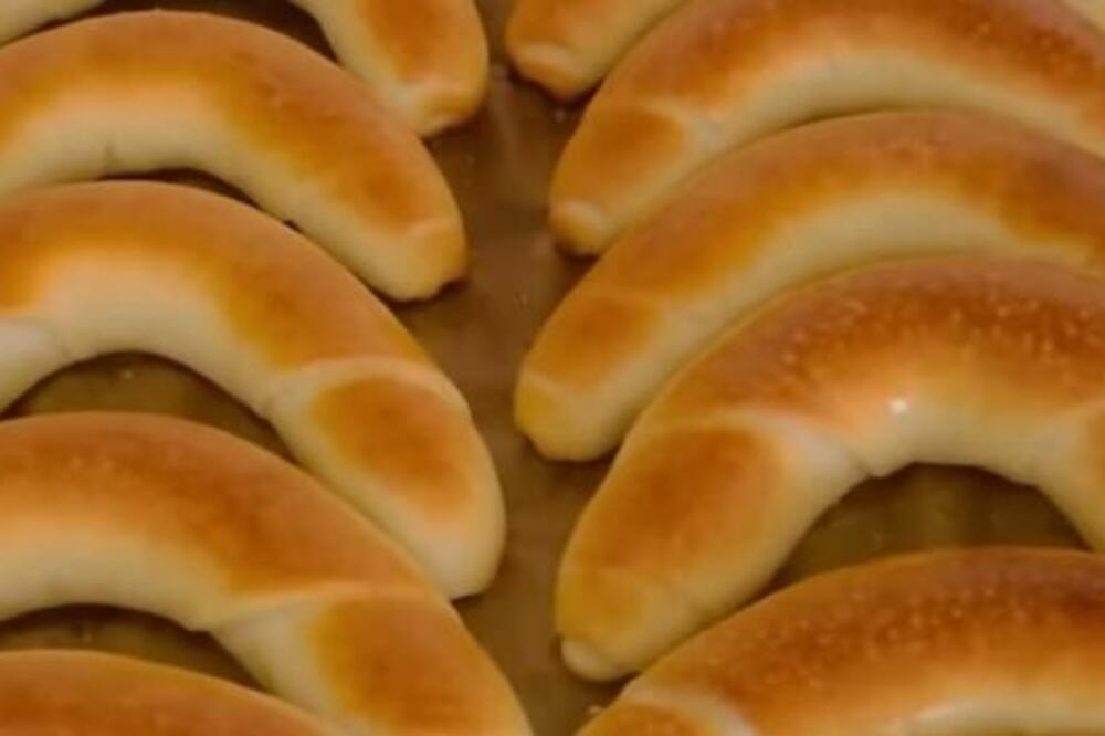 STARINSKE PUTER KIFLE LEPŠE NEGO IZ PEKARE: Kad ih vrele namažete džemom NEĆETE MOĆI DA STANETE (RECEPT)