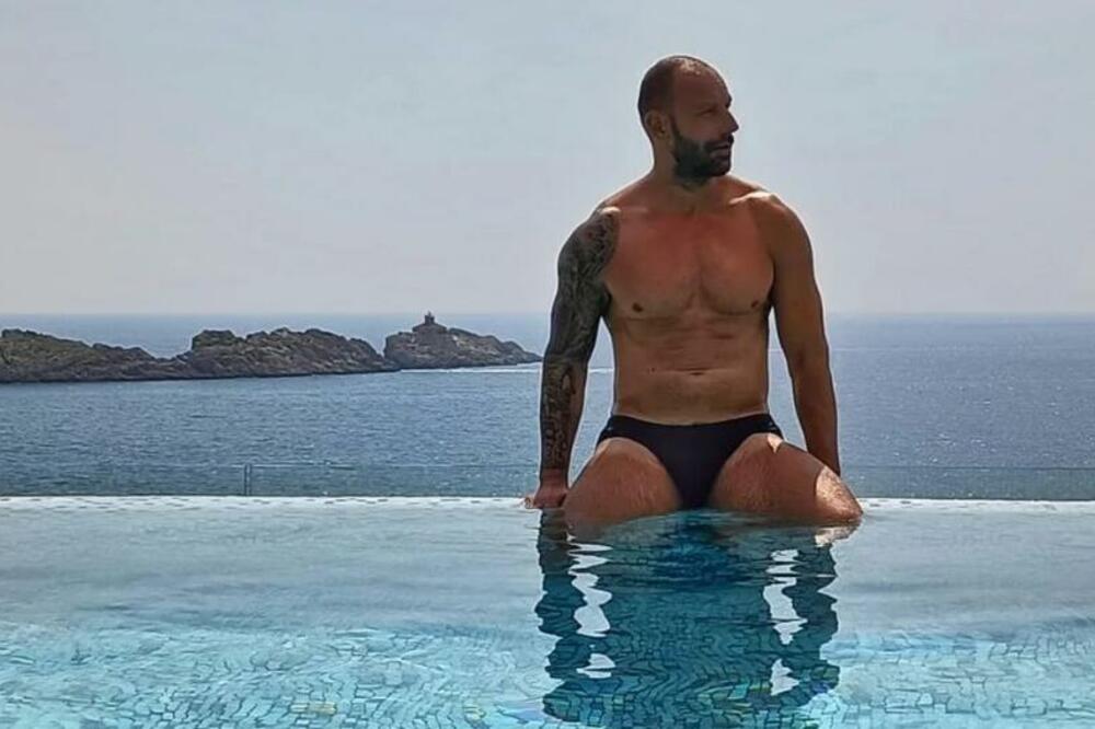 HRVATSKI POLITIČAR OBJAVIO GOLIŠAVE FOTOGRAFIJE, SRPKINJE POPADALE: Pokazao IZVAJANO TELO, pravi je MACAN (FOTO)