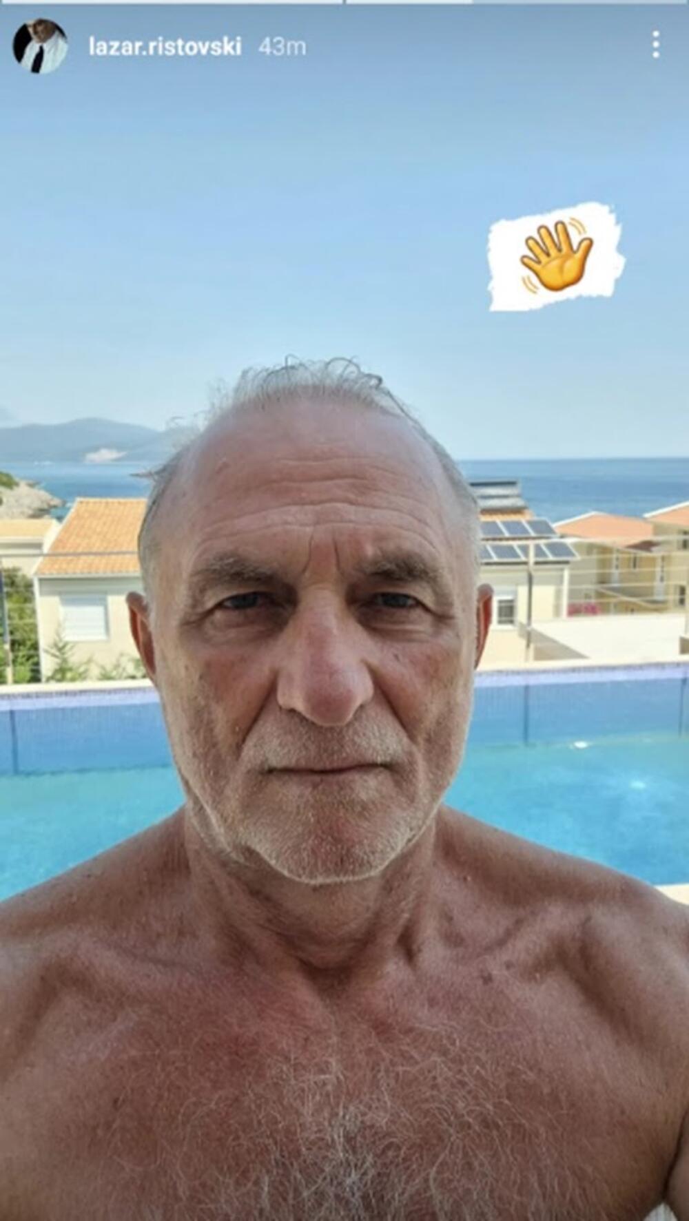 Ristovski je objavio fotografije kojima je pozirao bez majice