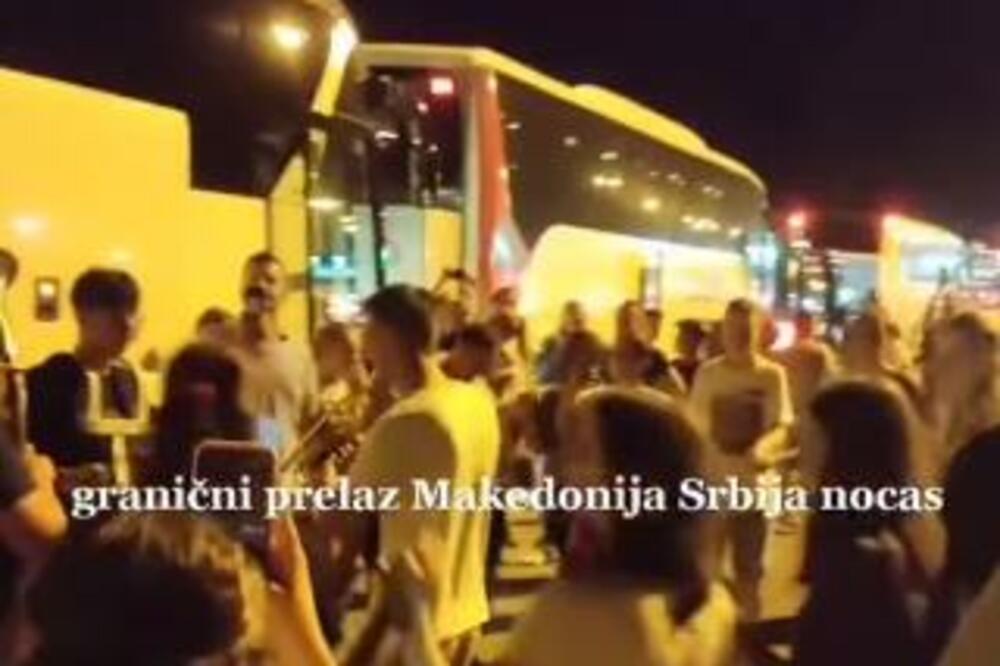 "ŽIVEĆE OVAJ NAROD": Srbima DOJADILO da čekaju na granici, pa OPLELI KOLO, gledajte ovo VESELJE (VIDEO)
