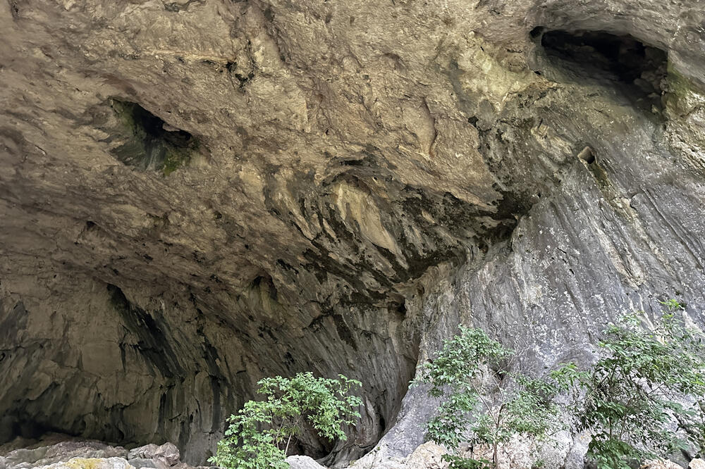 PORODICA ZAROBLJENA U PEĆINI: Strašne vesti!