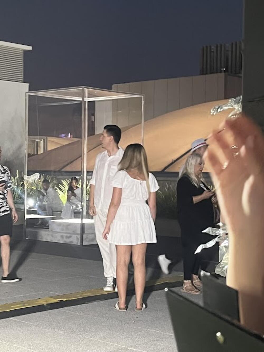 Na promociju dva albuma Jelene Karleuše, stigle su i pevačicine obe ćerke, Nika i Atina Tošić.