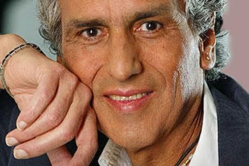 OVE PESME SMO SVI ČULI, A NISMO IMALI POJMA DA IH ON PEVA: Svaki JUGOSLOVEN zna za njegov nastup iz 1983. (VIDEO)