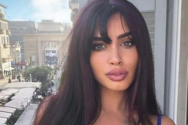 LEPOTICA POKAZALA GOLE GRUDI I ZADNJICU, PA DONELA ŠOKANTNU ODLUKU: Mnogi će RONITI SUZE, pogotovo MUŠKARCI (VIDEO)