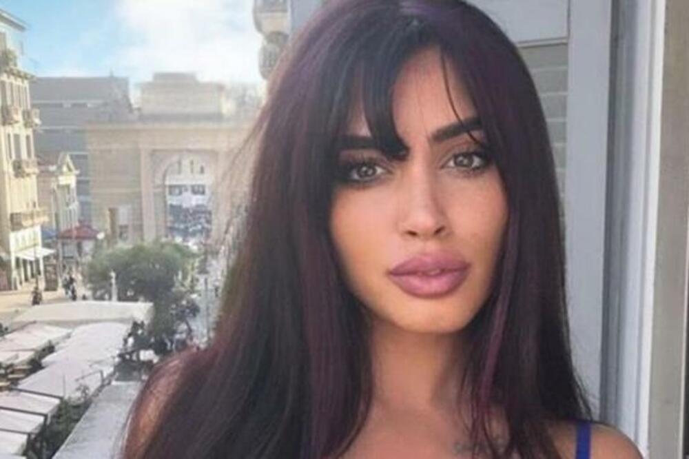 LEPOTICA POKAZALA GOLE GRUDI I ZADNJICU, PA DONELA ŠOKANTNU ODLUKU: Mnogi će RONITI SUZE, pogotovo MUŠKARCI (VIDEO)