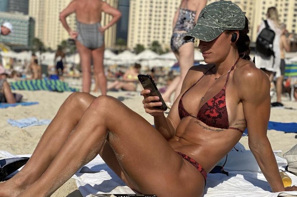 IVANA ŠPANOVIĆ BLISTA U DRUŠTVU POZNATOG DASE: Osmeh sve govori! (FOTO)