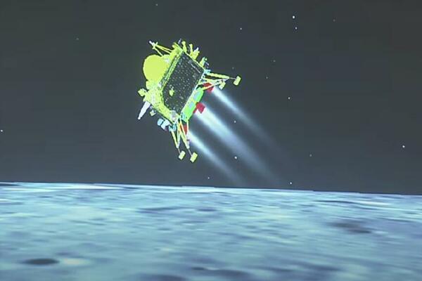 POČINJE LUNARNA NOĆ: Čuveni indijski rover završio šetnju po Mesecu, evo šta SLEDI (FOTO)