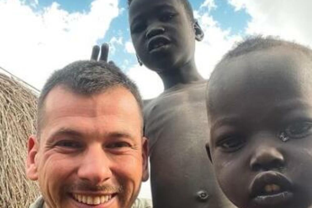 ŠTA SE KRIJE IZA OBJEKTIVA?