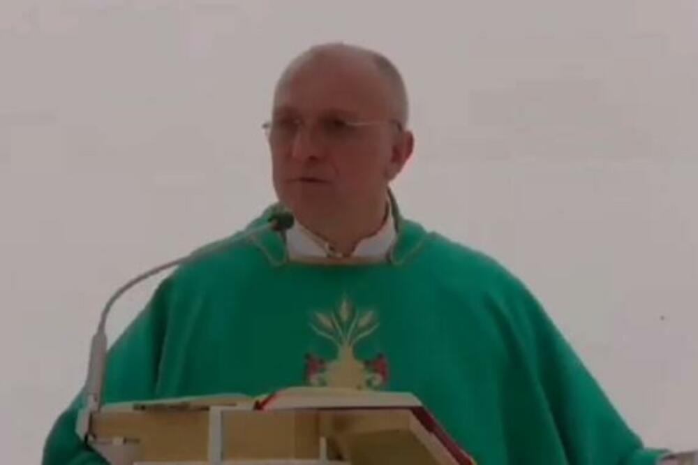 "OSTAVI SE SVOG BOGA, PA ĆEŠ DOBITI HRANU": Vikar u Bosni održao SKANDALOZAN GOVOR, ovo je PORAŽAVAJUĆE (VIDEO)
