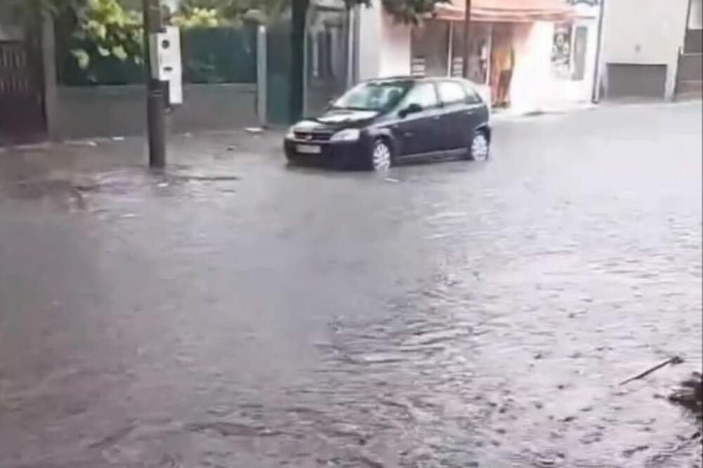 KRENULO JE, JAK PLJUSAK ZA KRATKO VREME NAPRAVIO POPLAVU: Ovaj grad je bio PRVI NA UDARU (VIDEO)