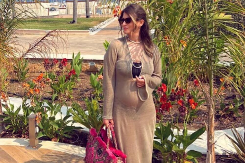 PRELEPA VODITELJKA PRVE U DRUGOM STANJU: Blista u TRUDNOĆI, a ZNA se i POL BEBE, izgleda kao BOGINJA