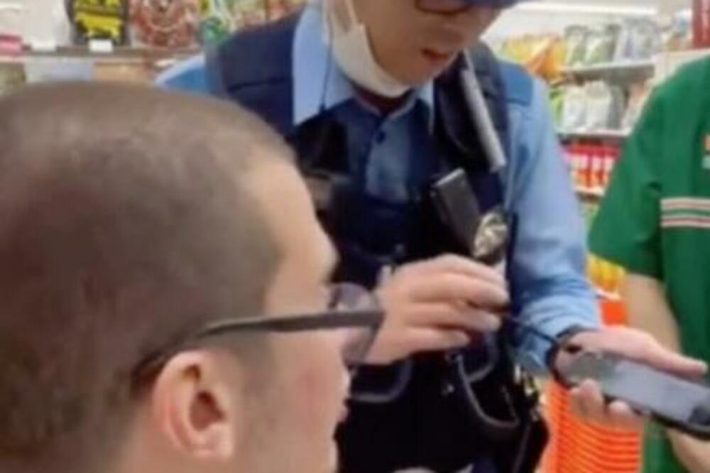 UŠAO JE U SUPERMARKET, A ONDA GA JE POLICAJAC ZAUSTAVIO: Tražio mu je PASOŠ, pa VIDEO DA...
