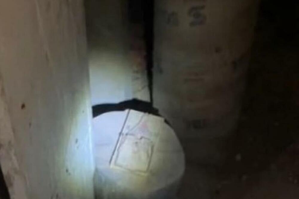 OTVORIO STARA VRATA I OSTAO U NEVERICI, JEZIVA STVAR SE KRILA GODINAMA U KUĆI: Morate da vidite šta je (VIDEO)