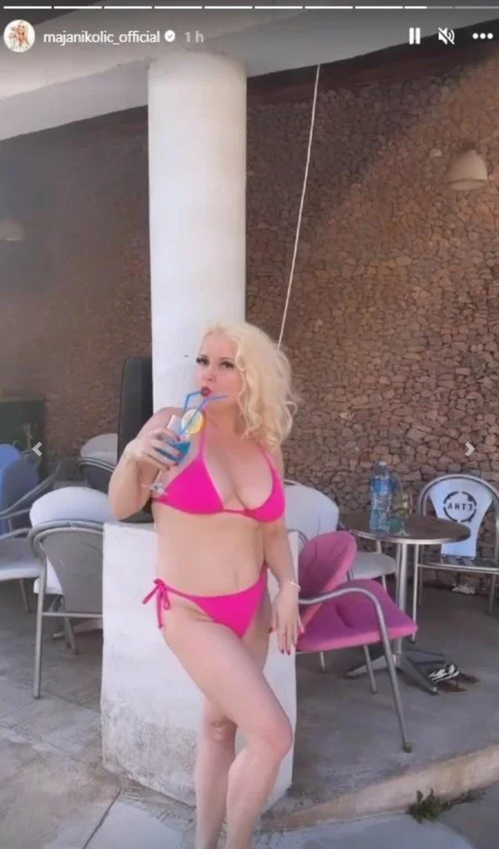 Maja Nikolić u bikiniju