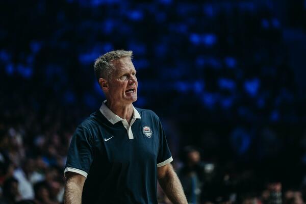 "KO JE BROJ 7?" Stiv Ker ne zna da igra protiv MVP Evrolige (VIDEO)