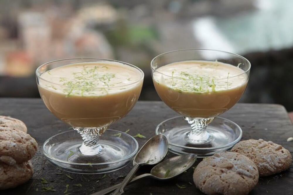 ITALIJANSKI DEZERT OD PRE 5 VEKOVA ZA UMORNE MUŽEVE: Napravite ovaj PREUKUSNI šejk od SAMO 3 sastojka i UŽIVAJTE