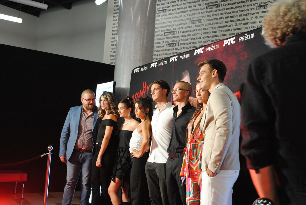 Uloge u serijama 'U klinču', 'Kalkanski krugovi', 'Branilac', kao i u filmu 'Munje opet!', doprinele su tome da ova dama trenutno bude jedna od najpopularnijih glumica mlađih generacija