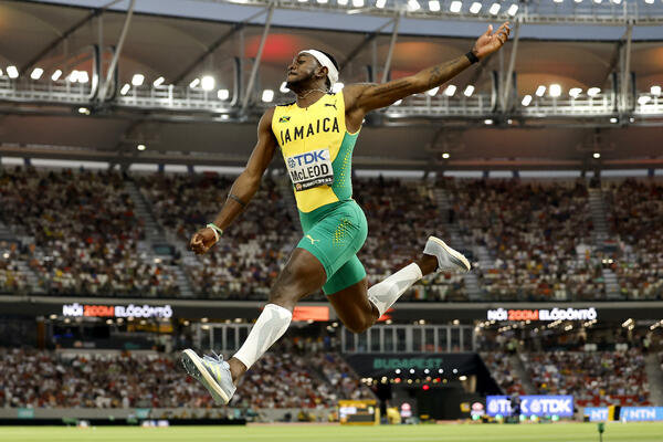 AU, KAKO SE OVO DESILO: Atletičar sa Jamajke izveo skok na glavu?!