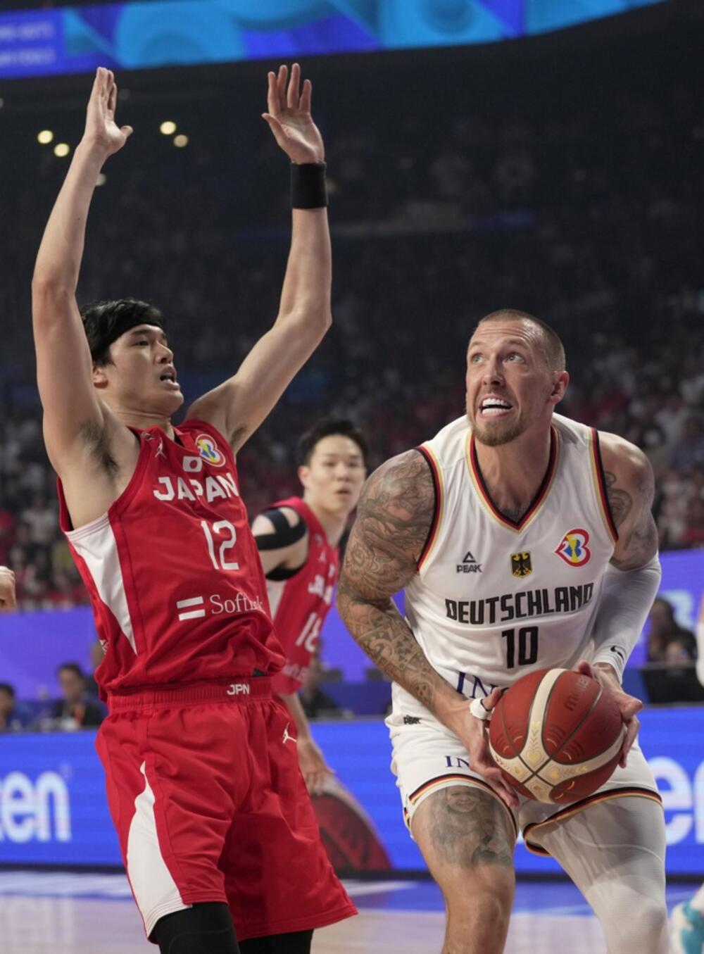 Danijel Tajs sa loptom