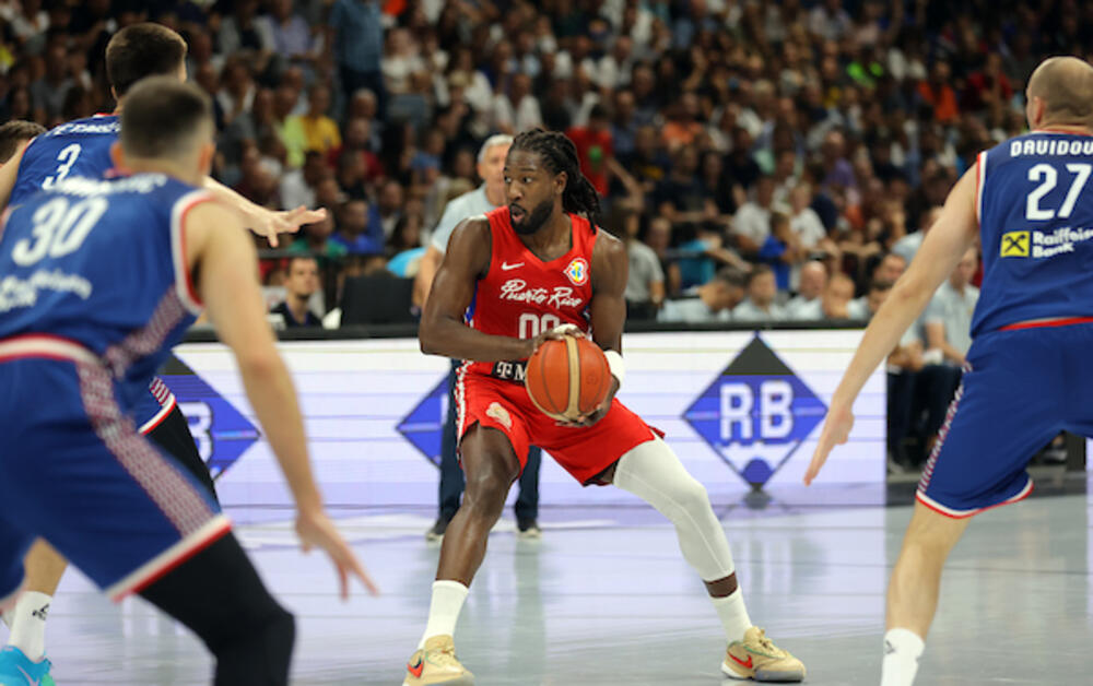 Džon Holand  na prijateljskoj utakmici Srbije i Portorika u Beograd pred Mundobasket
