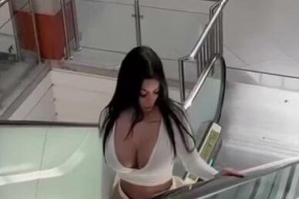 ATRAKTIVNA CRNKA ZBOG BUJNOG POPRSKA IZBAČENA IZ TRŽNOG CENTRA: Kamera je SNIMILA u VRELOM IZDANJU, a ONA... VIDEO