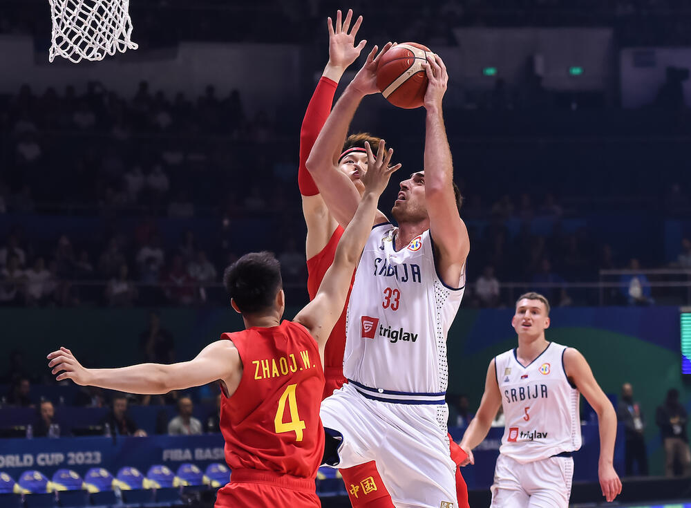 Nikola Milutinov na utakmici Srbije i Kine