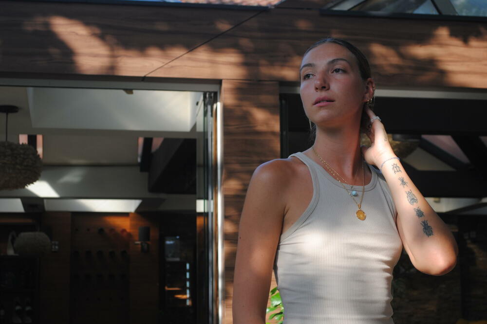 SAZNAJEMO! RIJALITI UČESNICA DRŽI ZMIJE U STANU: Komšije nisu ni znale da su joj jednom POBEGLE?