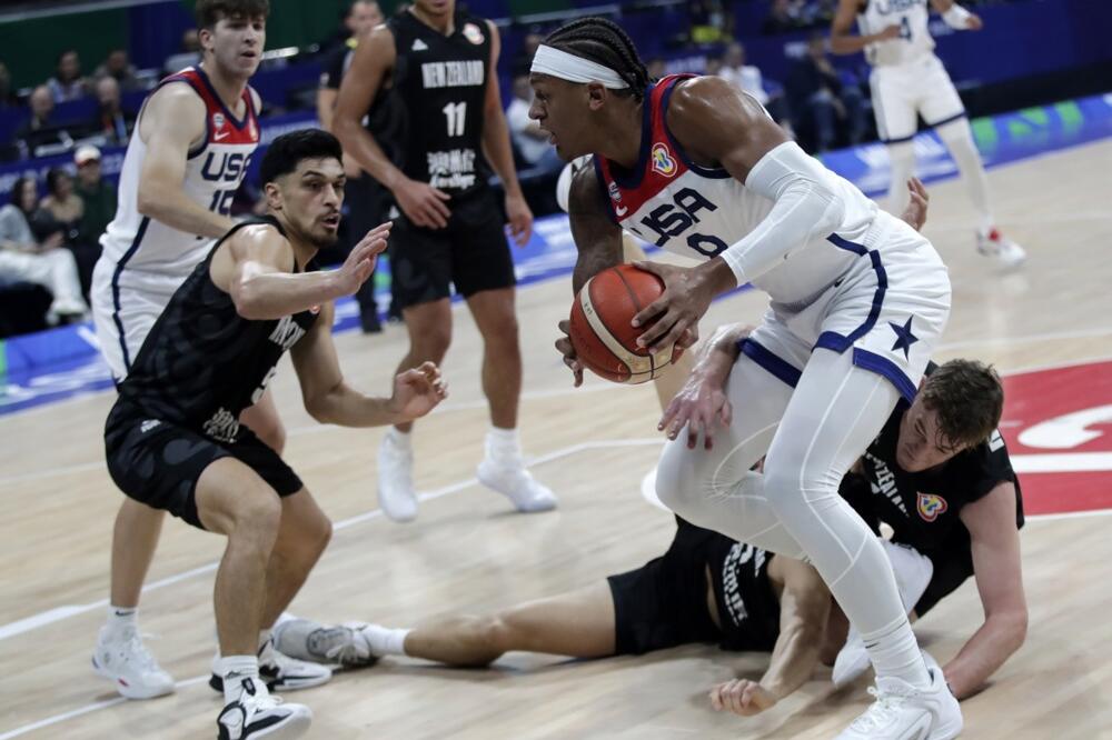 PRVI FAVORITI SAMLELI NOVI ZELAND: Amerikancima malo nedostajalo da ubace 100 poena! (FOTO)