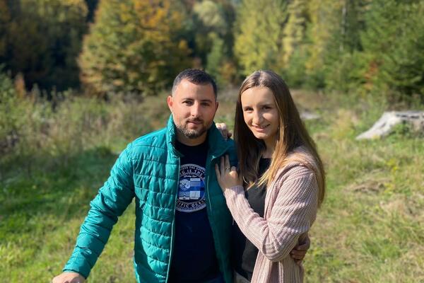 BESNI GRAĐANI DEMOLIRALI ORDINACIJU DOKTORKE: Smrt trudnice Aleksandre POTESLA narod, ostavili JASNU PORUKU! FOTO