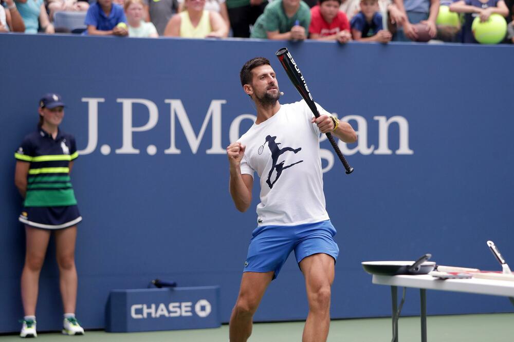 ĐOKOVIĆ ODUŠEVIO MALIŠANE: Novak igrao tenis tiganjem i bejzbol palicom, opet je NEPOBEDIV! (VIDEO)