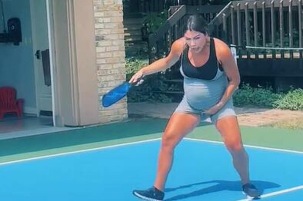 TRUDNICA IGRALA TENIS, A ONDA JOJ JE PUKAO VODELNJAK: Sve je SNIMILA i OBJAVILA, milioni ljudi KOMENTARIŠU (VIDEO)