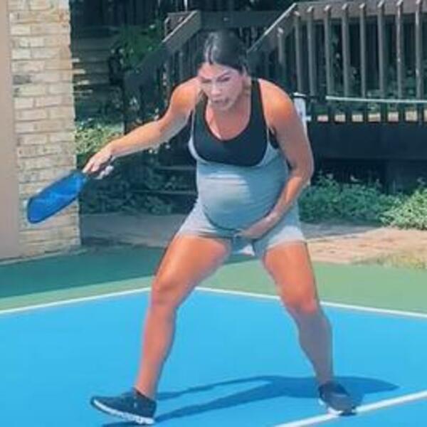 TRUDNICA IGRALA TENIS, A ONDA JOJ JE PUKAO VODELNJAK: Sve je SNIMILA i OBJAVILA, milioni ljudi KOMENTARIŠU (VIDEO)