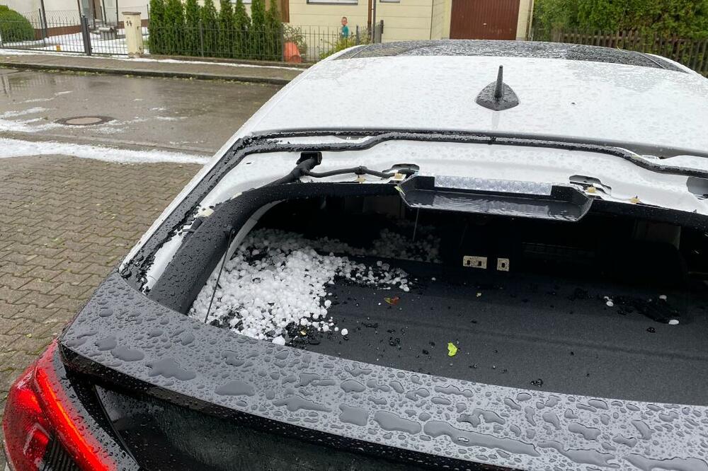 STRAŠNO NEVREME POGODILO NEMAČKU, OLUJA RUŠILA STABLA: Ima povređenih (VIDEO)