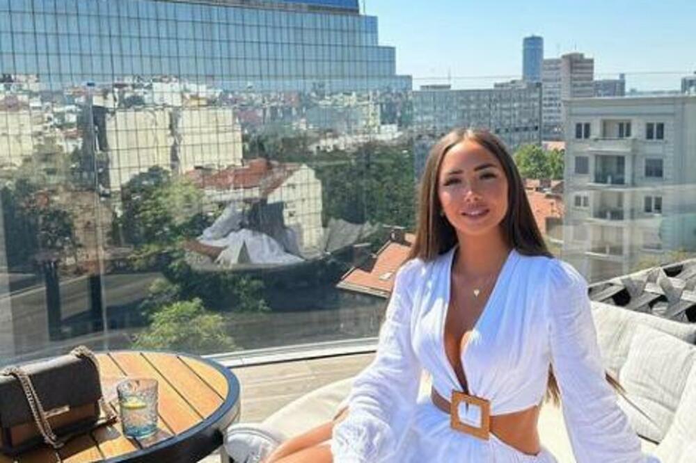 NOVA DEVOJKA DRAŠKA STANIVUKOVIĆA ŽIVI NA VISOKOJ NOZI: Putuje i nosi SKUPE KRPICE, a izgleda kao prava BOGINJA