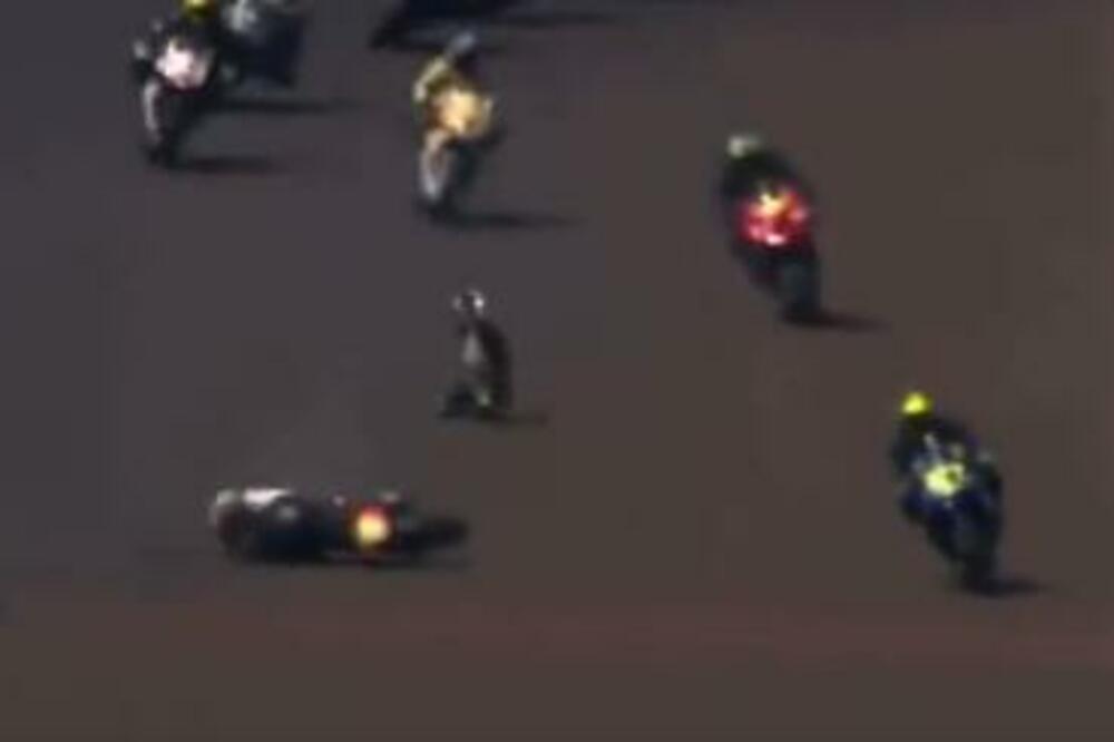 UZNEMIRUJUĆI SNIMAK POGIBIJE: Vozač pao sa motora, drugi naleteo na njega u punoj brzini - nezapamćena tragedija