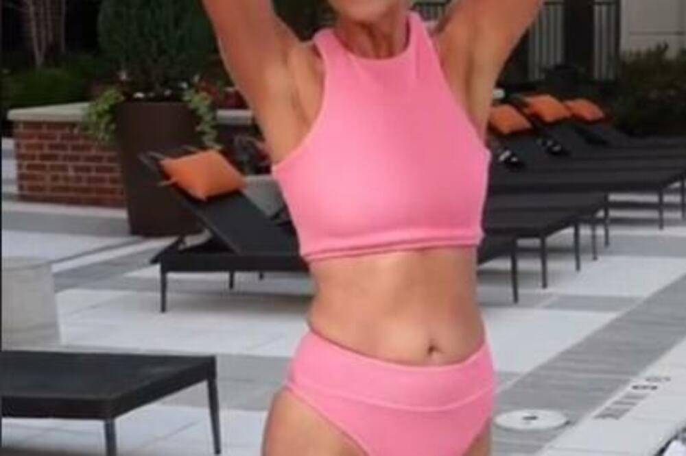 KADA VIDE OVO TELO, NIKO NE VERUJE DA IMA 4 DECE: Ljudi na Instagramu su ŠOKIRANI PRIZOROM, ŽENA JE FENOMEN (FOTO)